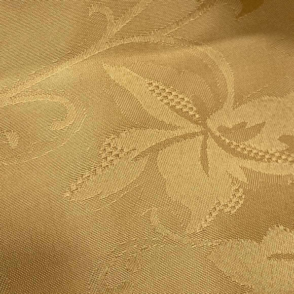 No-Iron, No-Stain Table Cloth - Picture 5 of 5